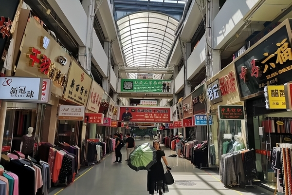 Fabric swatches and samples in a Keqiao stall
